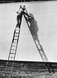 harmaofthalmon:  A man painting his shadow-Andre Kertesz 1927