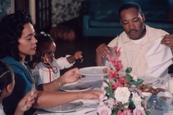 vintageblack2:  Dr. King & family having dinner. 