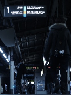 yamanote-candid:  冷寒 canon PowerShot G1X 新宿駅 11/24/2012