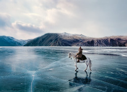 chuskopan:  suffocating-sight:  Frozen Lake Baikal, Siberia by Matthieu