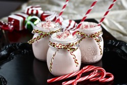 gastrogirl:  candy cane milkshakes. 