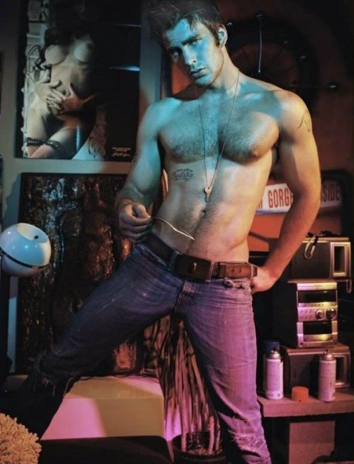 (via Man Crush of the Day: Actor Chris Evans)