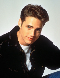 nakedmalecelebs1:  Jason Priestley in Call Me Fitz (TV Series