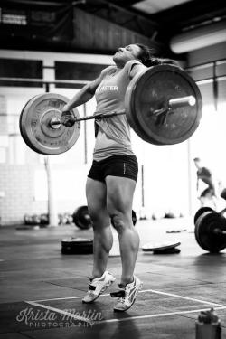crossfit4me:  fitfuckingspo:  THIS IS AUSTRALIA’S FITTEST WOMAN… I GIVE YOU KARA GORDON  Epitomizing elbows high and outside…….. 