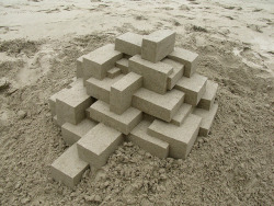 archistudent:  ryanpanos:  Geometric Sandcastles by Calvin Seibert