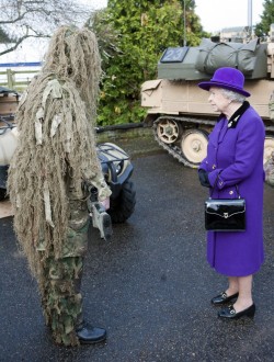 wired:  journalofajournalist:  Queen Elizabeth visited a military