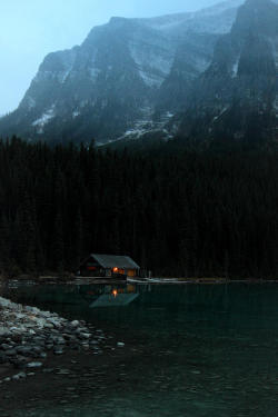 evocativesynthesis:  Log cabin by the Lake by Pierre Leclerc