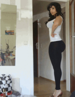 bootysinn:  Thin but packing 83