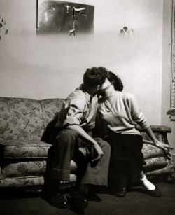 hipnerd63:      Teenage couple kissing Atlanta, US, 1948  Photographed