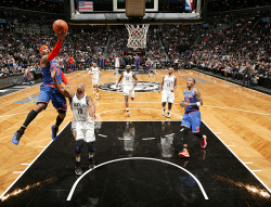 siphotos:  Carmelo Anthony swoops in for a layup during Monday’s