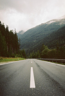 viewsfromtheouterspace:  7L by geørg on Flickr.  Lonesome Road.