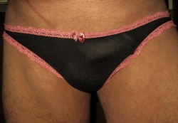 cockylingerie:  Black panty with pink lace trim.