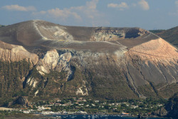 italiaxsempre:  Volcano of the Island of Lipari, Italy. 