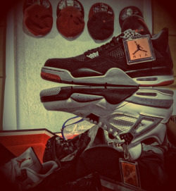 cloudsclothing:  WHITE CMNT 4’s vs. BRED 4’s 