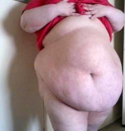 bigfatbellyfan:  mycorspeisazombie:  ussbbw:  The magnificence of gravitational pull.(featuring wildrose1207)  (via TumbleOn)  Yuummmmy 