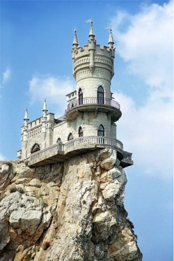 Bird’s eye view (Swallows Nest Castle, Crimea, Ukraine)