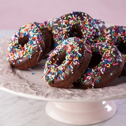 gastrogirl:  gluten-free chocolate espresso glazed doughnuts.