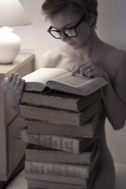 booksandbums:  Passion reader by ~Frogessa 