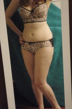 curveappeal:  5’11”, 177lbs 30FF, UK size 14/16 36-30-43