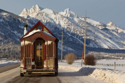 bigwesternsky:  Livin’ Tiny stills - movable ski lodge house. 