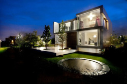 architectureblog:  (via Volumetric Dutch House Offering Spectacular