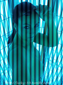 Jan 2009Something about the tanning bed photos just does it for