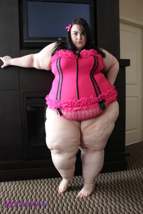 checossbbw:  BBW en rosa 