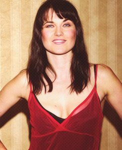flawlesslawless-blog1: Lucy Lawless at the 27th Annual Saturn