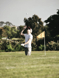 delusionial:  Niall playing golf. 