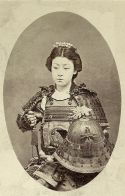 baudyadventurer:   A rare vintage photograph of an onna-bugeisha,