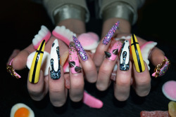 prettynailswag:  cutiecles:  Photoshoot! Nails by me!  nails