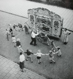 sinuses:  Street organ with dancing children, Amsterdam, 1950s.