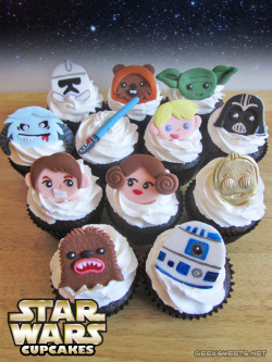 insanelygaming:  Star Wars Cupcakes  Created by Geek Sweets 