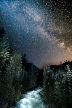 spectral-ozone:  Cheakamus River and Milky Way by jon_beard on
