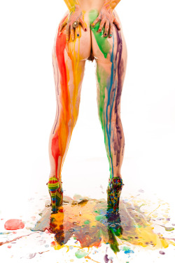 your-bizarre-blog-blog:  Kiss my multicoloured arse!;) This is