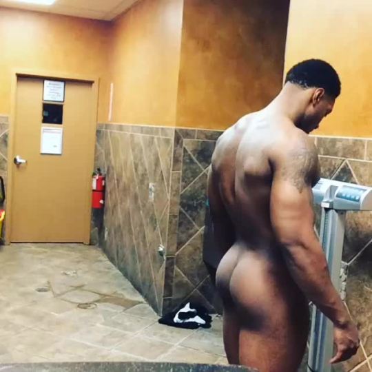 black-dicks-r-us:Black Bodybuilder Caught On Locker Room Spycam FOLLOW Black-Dicks-R-Us.Tumblr.com  …for exclusive nude pics & videos of the sexiest niggas on the internet!