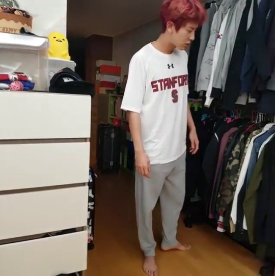 fyeah-chanyeol:  real__pcy 160715 Instagram Video Update: ìž ì˜¨ë‹¤..  