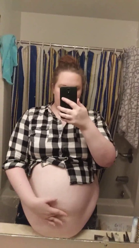 mistressvioleta: bbw-bunny-jo:  Me after a mound of nachos! One of my feeders bought them for me! And I ate every bite! I could eat more with more donations and be fed to immobility if you guys would donate to my waistline’s cause! (Outgrowing every