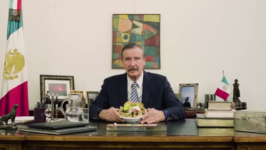 favoritelatina: onlyblackgirl:    Former Mexican President Vicente Fox Drags Donald Trump   Lmaoooooooooooo 