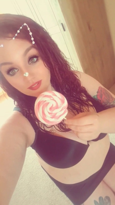 living-with-li0ns: Guys, I have the cutest lollipop 