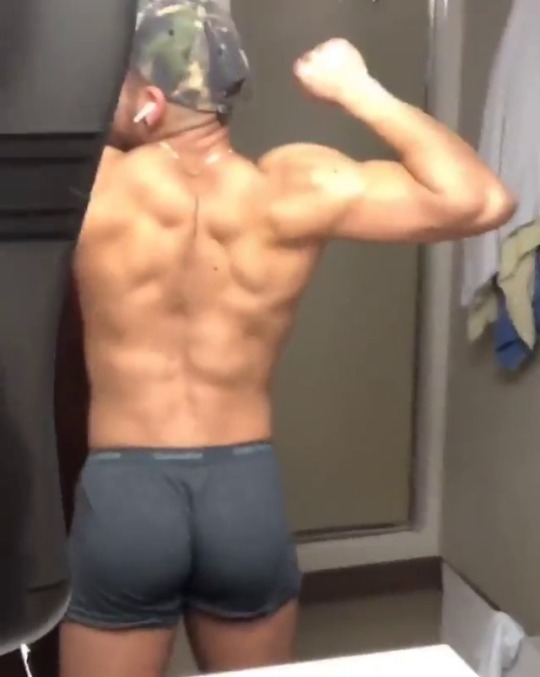 fappleseed87:Oh yeah! That booty is sittin’ nice and steady.