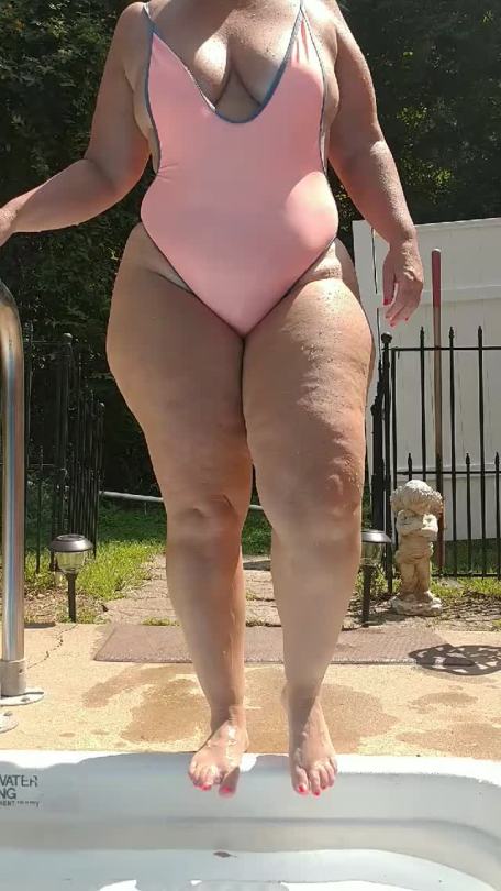 supercplsnaughtywife:🔥🔥 Swimming pool fun 💋💋See the