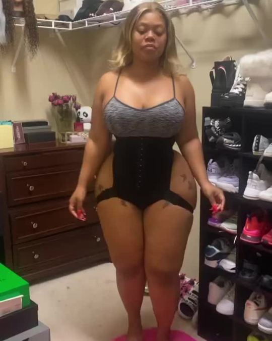 princejazziedad:DeliciouslySexy CurvyLatte Luscious BootiDelicious