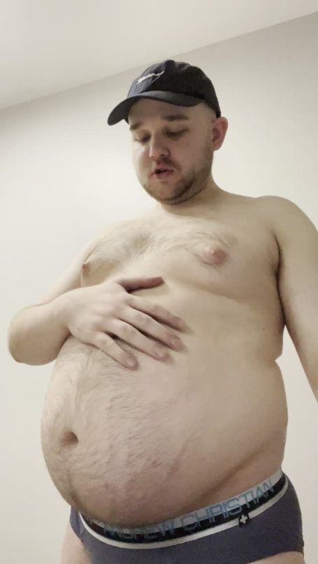 bigbellyboiz:stuffjanstevens:not nearly round enough Such a huge