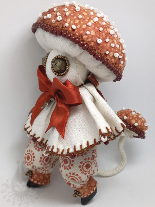 HONEYCOMB &amp; CINNAMON5.5′’ inch posable mushroom sprite art dolls, going up in my