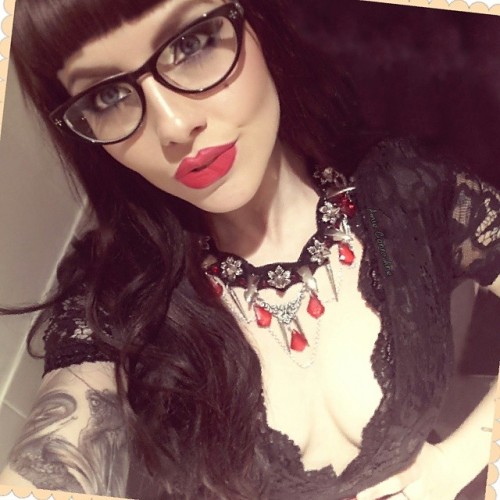 amieconradine:  Red, black and porcelain. #amieconradine #prongjewellery 