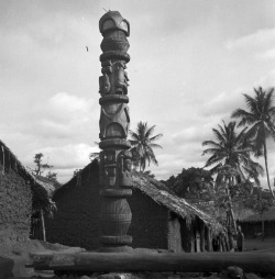 ukpuru:  The central pillar of a ruined [Ohafia]