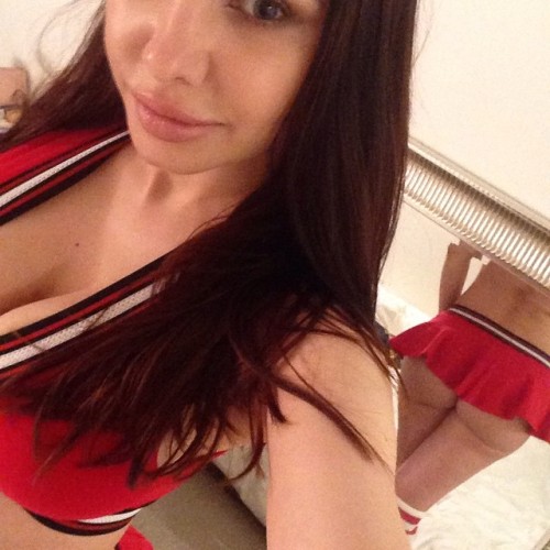   https://twitter.com/simonamloe http://instagram.com/simonamloe snapchat: simonilicious  