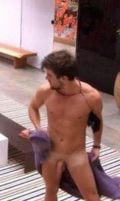 male-and-others-drugs:   Rafael Licks naked