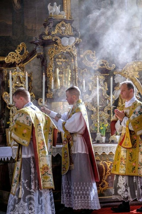 goandannouce:  Ps 65:1-2; 85:16Shout with joy to God, all the earth, sing ye a psalm to his name; gi